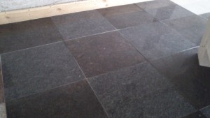 Płytki granitowe TAN BROWN chodnik