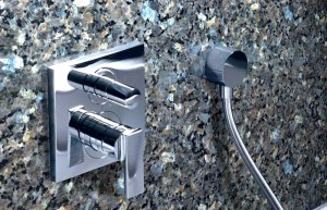 Płytki granitowe LABLADOR BLUE PEARL łazienki
